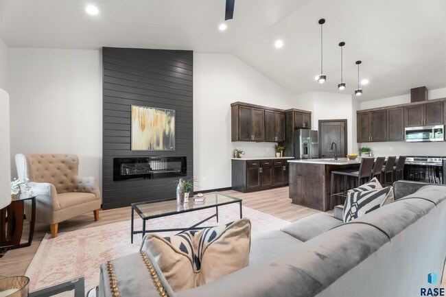 Building Photo - 1113 S Foss Ave