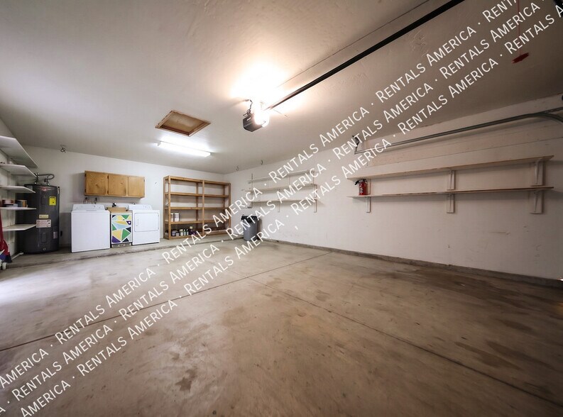Building Photo - 1117 W Auburn Dr
