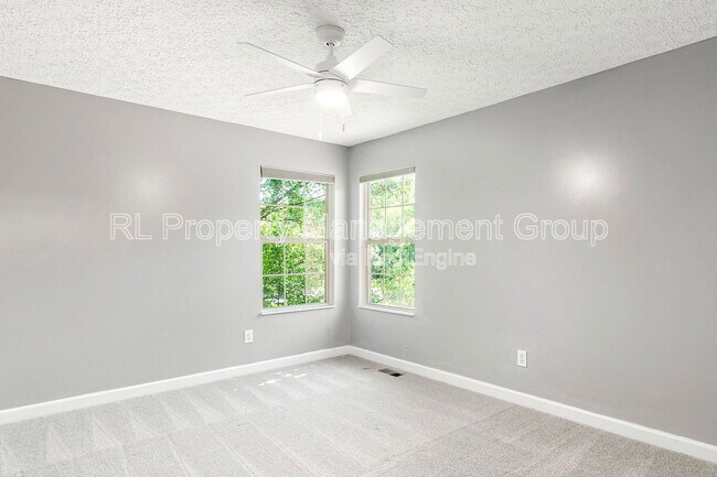 Building Photo - 5551 Ainsley Dr