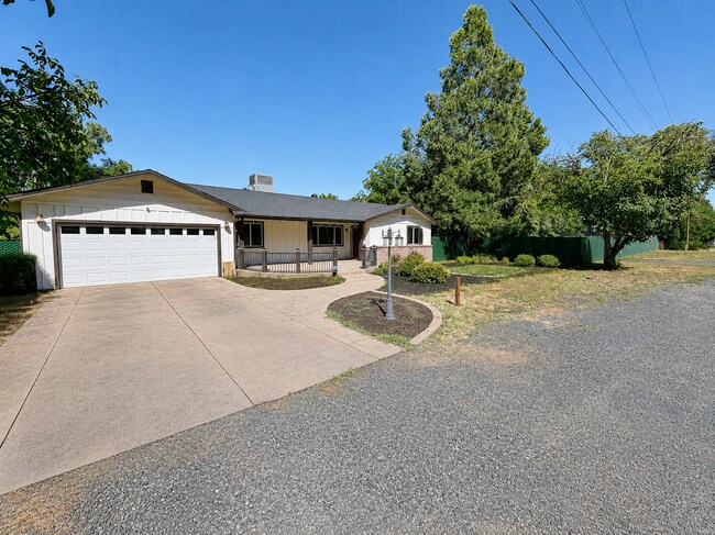 Building Photo - Private 3BR Home on Approx. 1 Acre | Huge Fenced Yard, Sunroom & 2-Car Garage