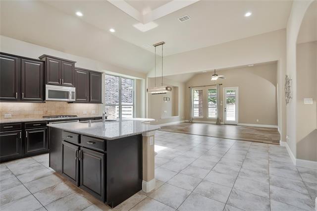 Building Photo - 855 Forest St