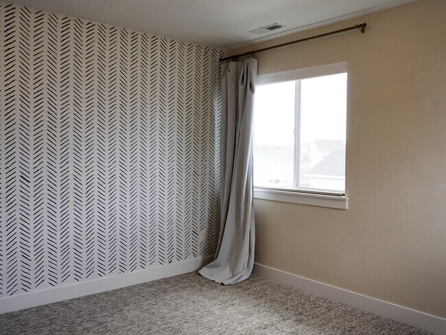 Building Photo - 2274 S 50 E