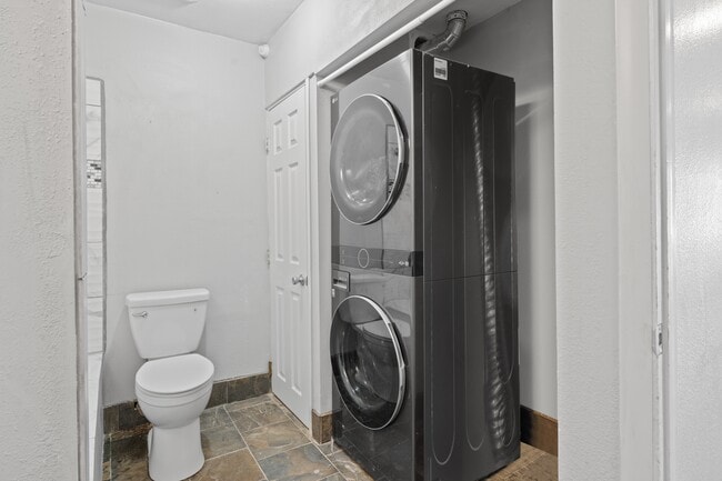 Building Photo - 60 Millpond Dr