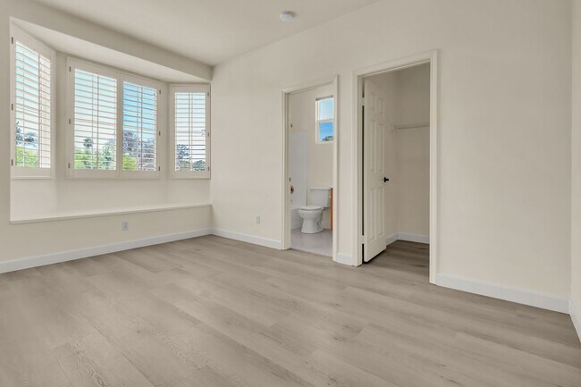 Building Photo - 10 Clearwater Cove