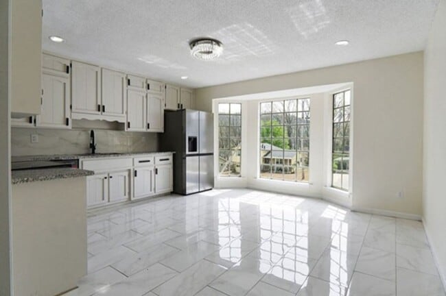 Building Photo - 1748 Sonia Dr