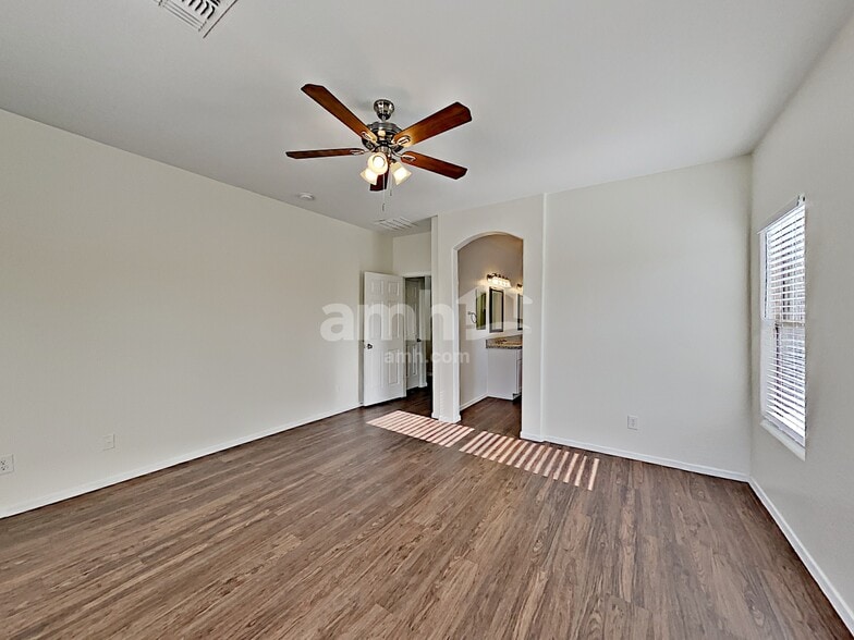 Building Photo - 12733 W Rosewood Dr