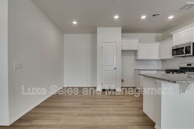 Building Photo - 11611 Mackenzie Wy