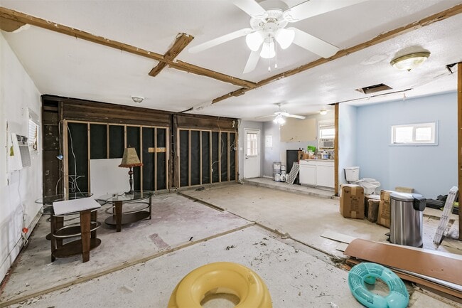 Building Photo - 623 E Cypresswood Dr
