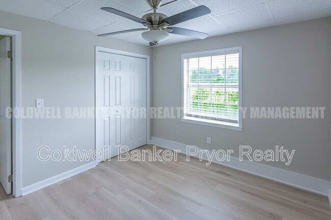 Building Photo - 136 Hickey Cir