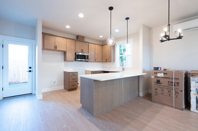 Building Photo - 2 Weeks Free W/ Approved Application By 08...