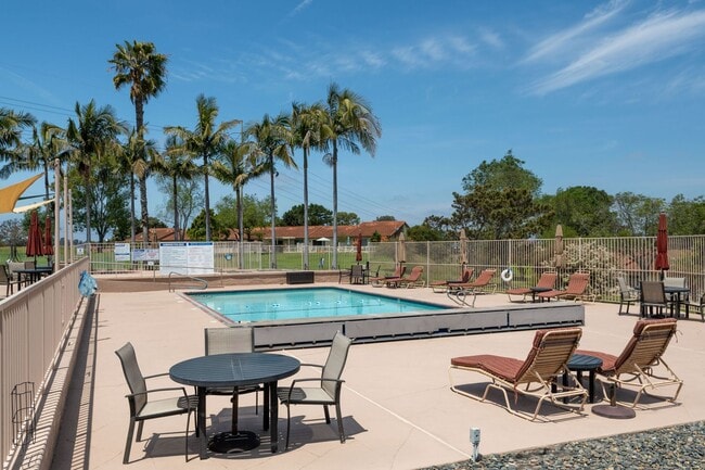 Building Photo - Turnkey 3 Bed/2 Ba in Encinitas' Finest 55...