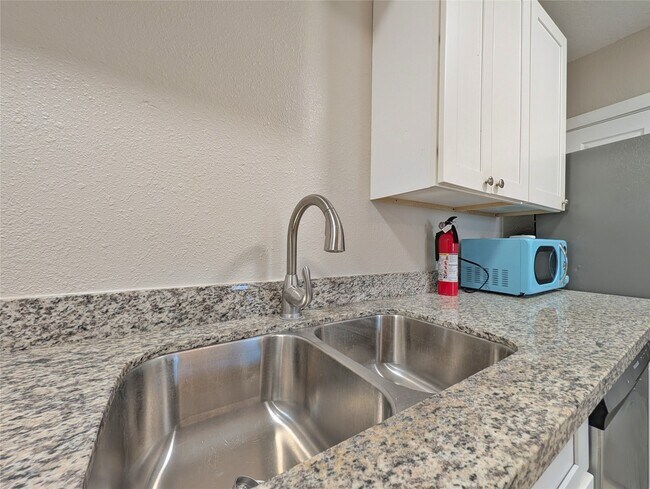 Building Photo - 1219 33rd St