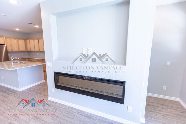 Building Photo - 15243 W Latham St