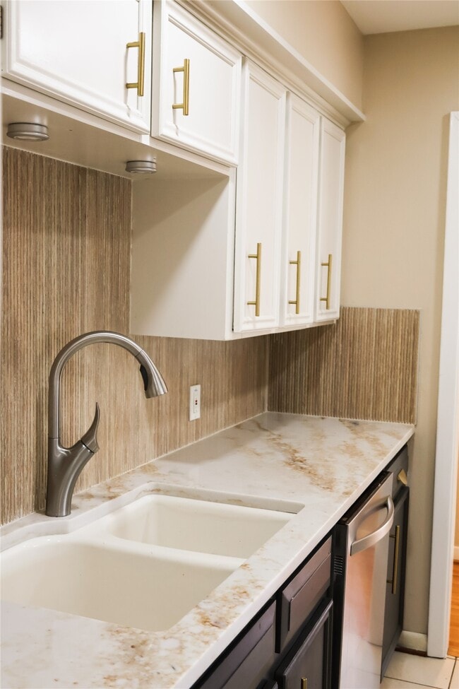 Building Photo - 9506 Carousel Ln