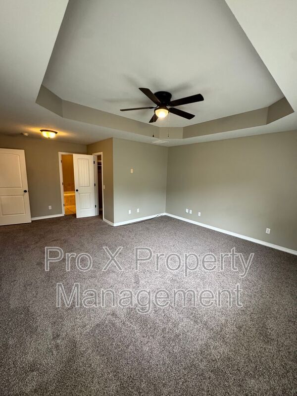 Building Photo - 740 E Gallup Hill Rd