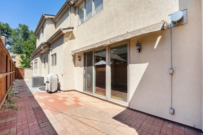 Building Photo - Stunning Home in the Heart of Cherry Creek...