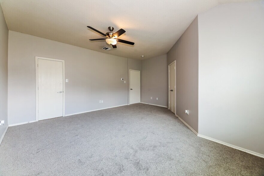 Building Photo - 1603 Venus Dr E