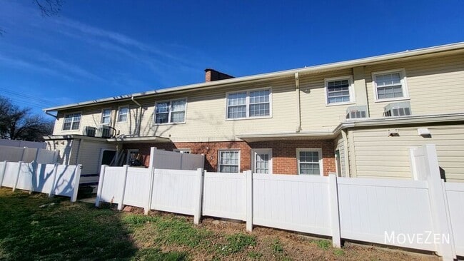 Building Photo - 422 Muirs Chapel Rd