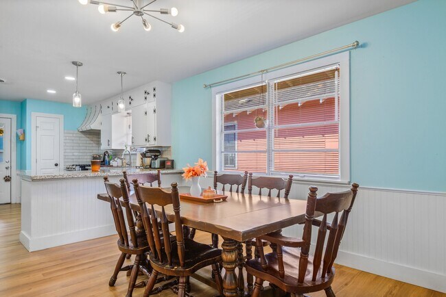 Building Photo - 4511 Avenue Q