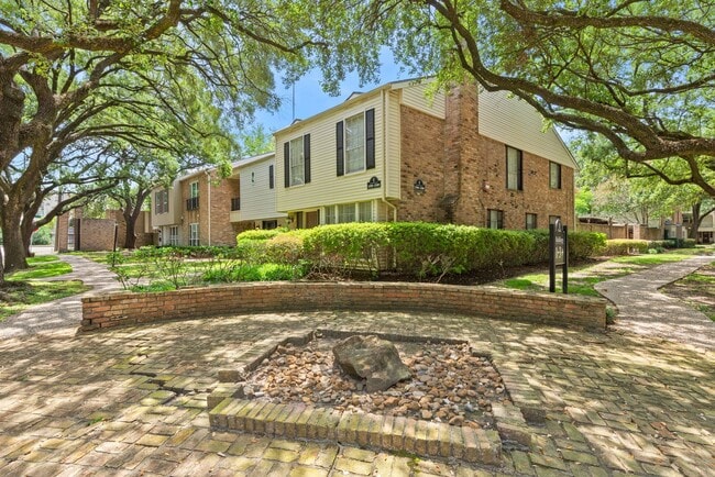 Building Photo - Stylish & Renovated Townhome in Prime West...