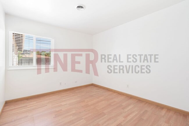 Building Photo - 3413 Windsor Dr