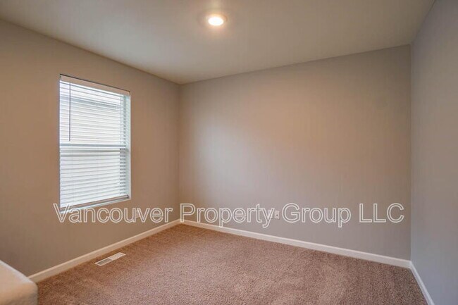 Building Photo - 1423 W 16th Ave