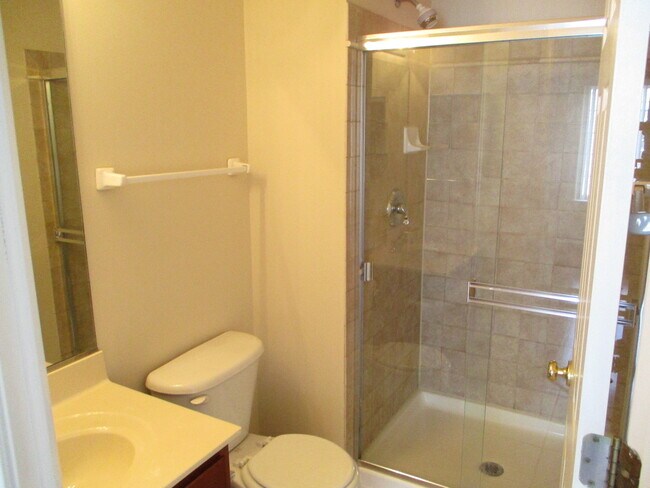 Building Photo - 656 S Rosehall Ln