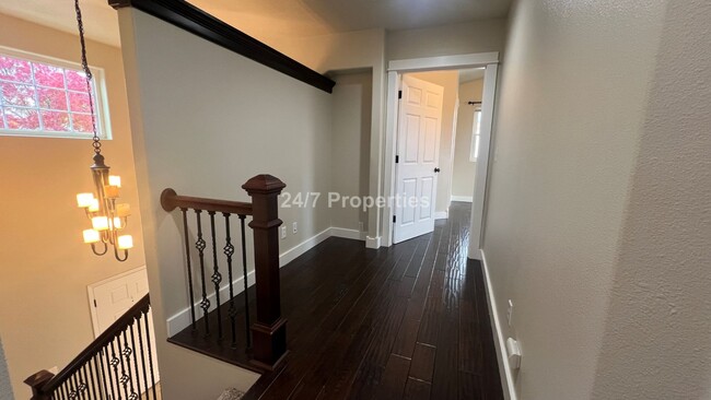 Building Photo - Large 3BD I 2.5BA Sherwood Home - Bonus Room!