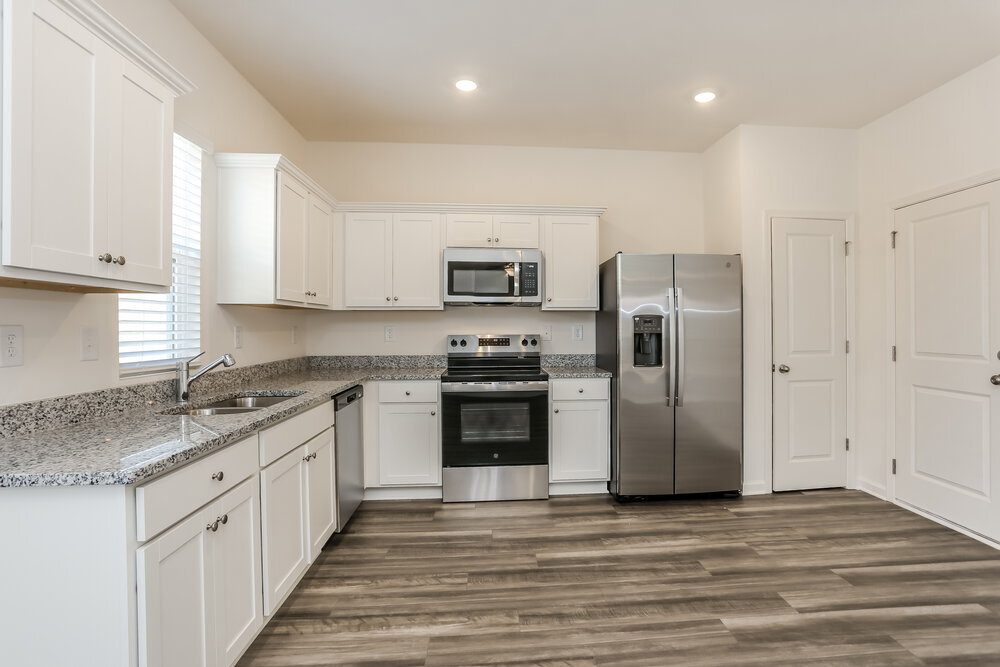 Building Photo - 7651 Saffron Ave