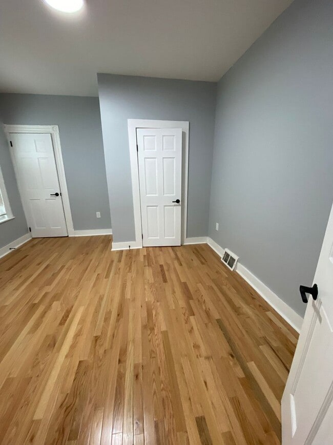 Building Photo - 36 Bright St