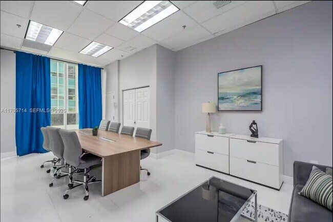 Building Photo - 1200 Brickell Bay Dr