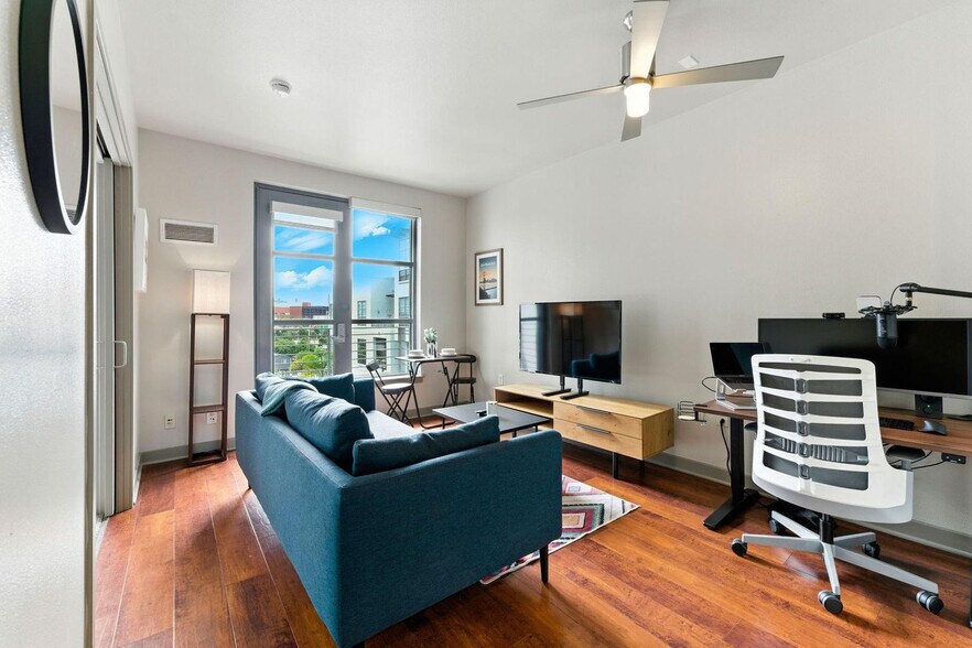 Primary Photo - 355 Berry St