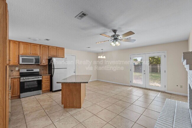 Building Photo - 137 Deville Dr