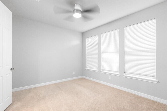 Building Photo - 9521 Towne Lake Pkwy