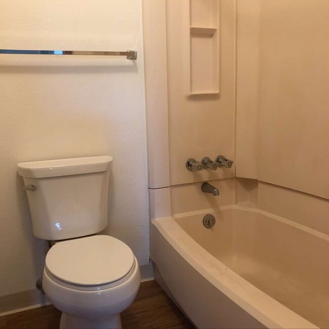 Building Photo - 710 City Park Ave