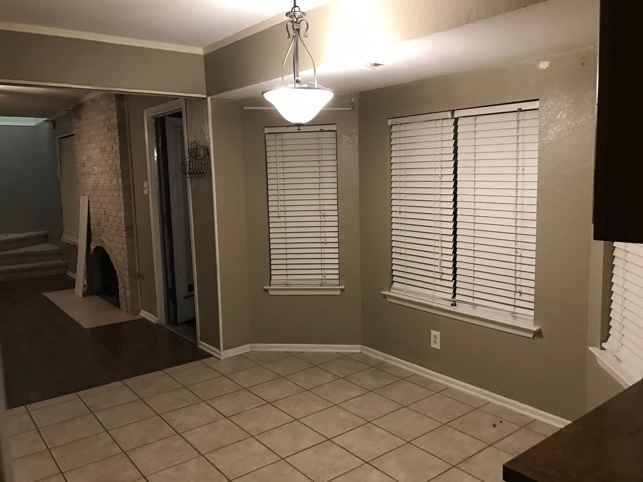 Breakfast area - 9306 Fernglen Dr