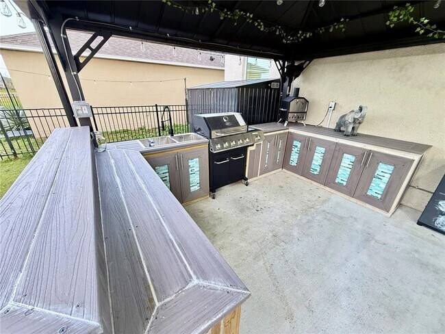 Building Photo - 2731 House Finch Rd