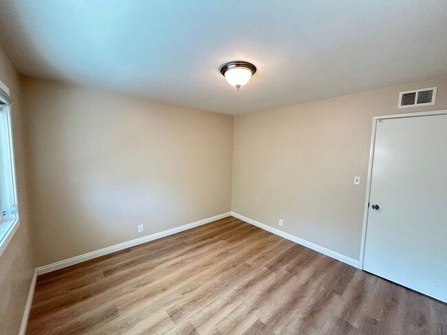Building Photo - Beautifully Upgraded 3 Bed 2.5 Bath Home i...