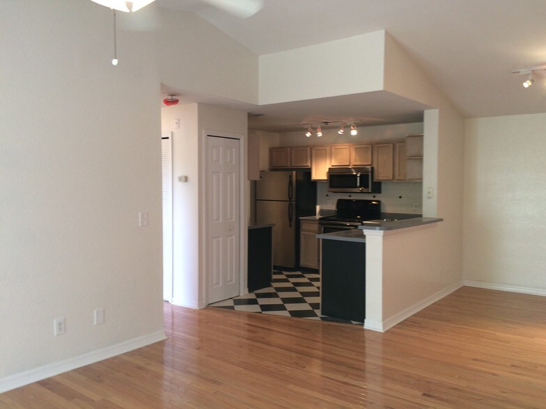 Primary Photo - 7524 Seurat St
