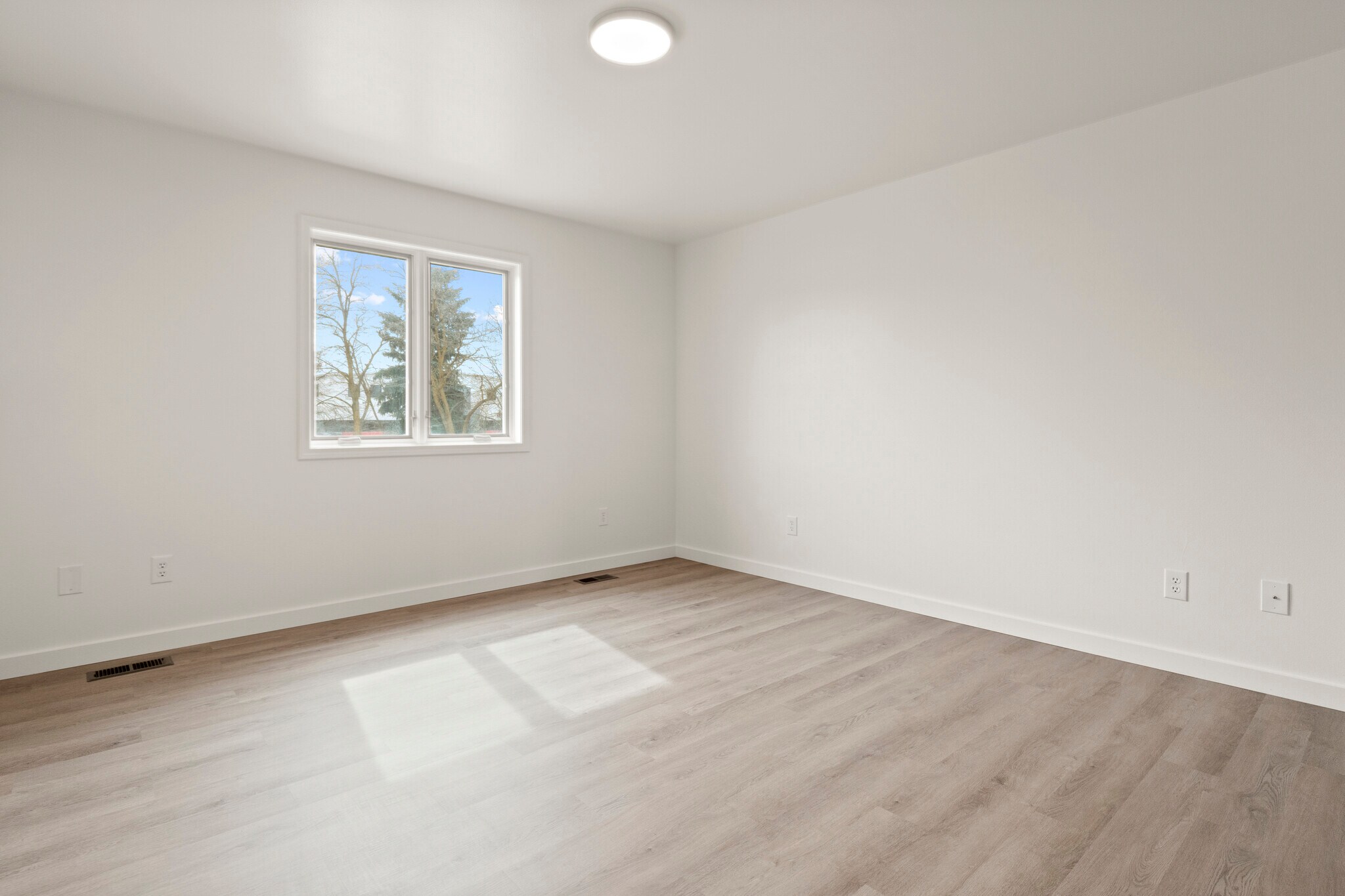 Building Photo - 5704 W Garden Springs Rd