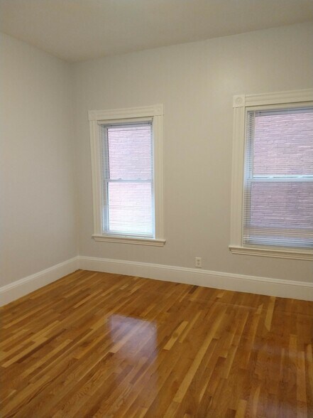 Building Photo - 185 Green St