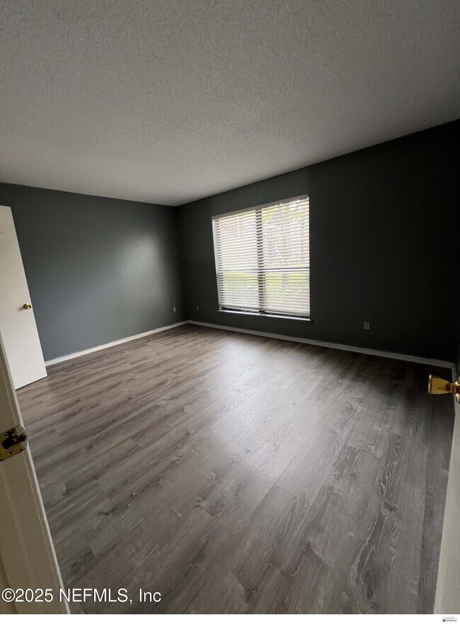 Building Photo - 10200 Belle Rive Blvd