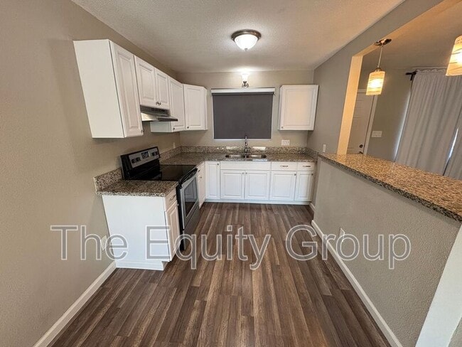 Building Photo - 505 N Lovers Ln