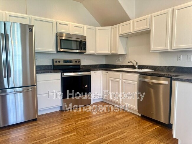 Building Photo - 6345 Chardonnay St