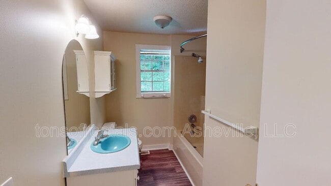 Building Photo - 420 Old Buckeye Cove Rd