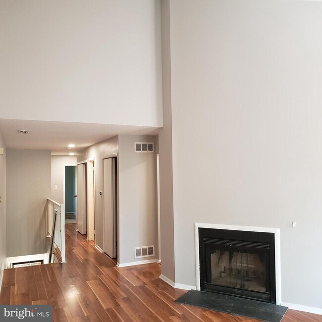 Building Photo - 102 Cypress Point Cir