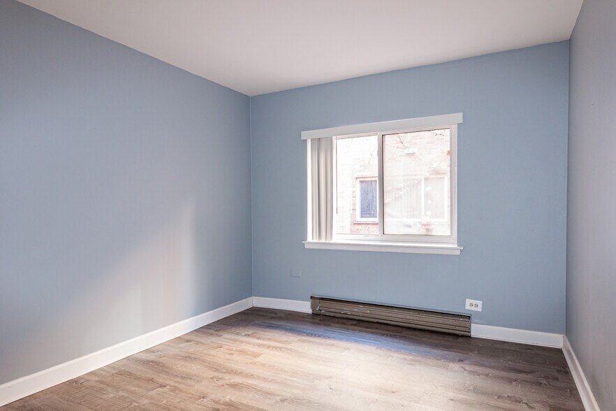 Building Photo - 3723 N Pine Grove Ave