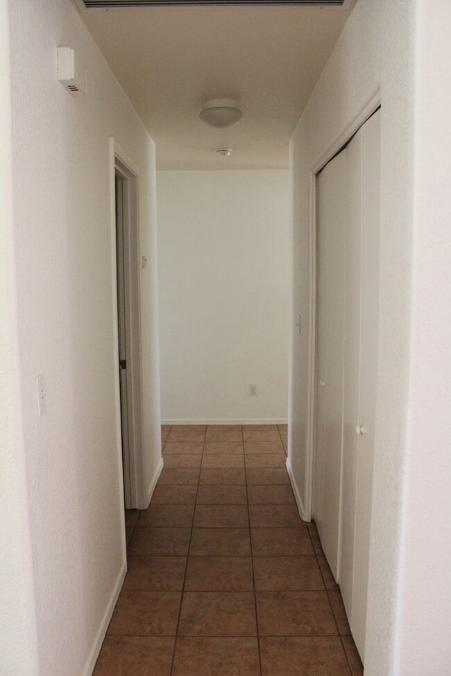 Building Photo - Welcome to this spacious 4 bedroom, 2 bathroom home just waiting for you!