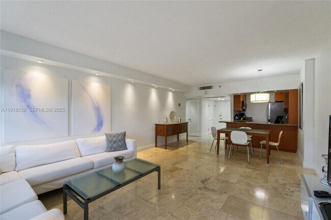 Building Photo - 100 Lincoln Rd