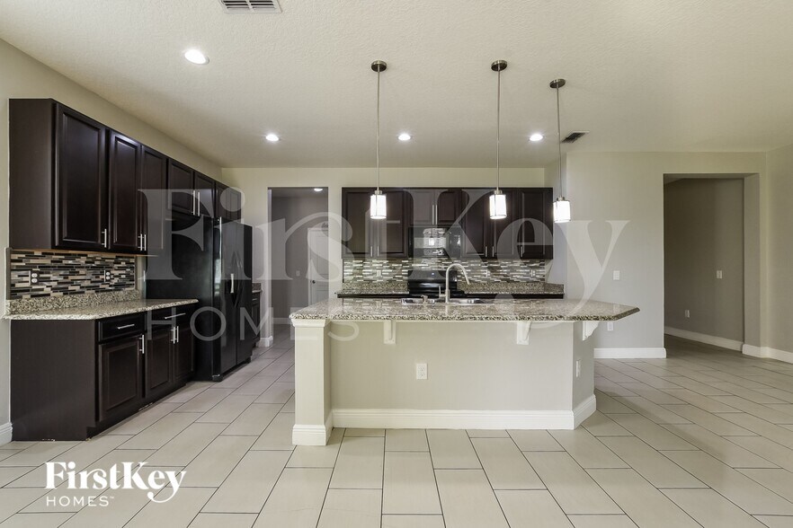 Building Photo - 12018 Sumter Dr